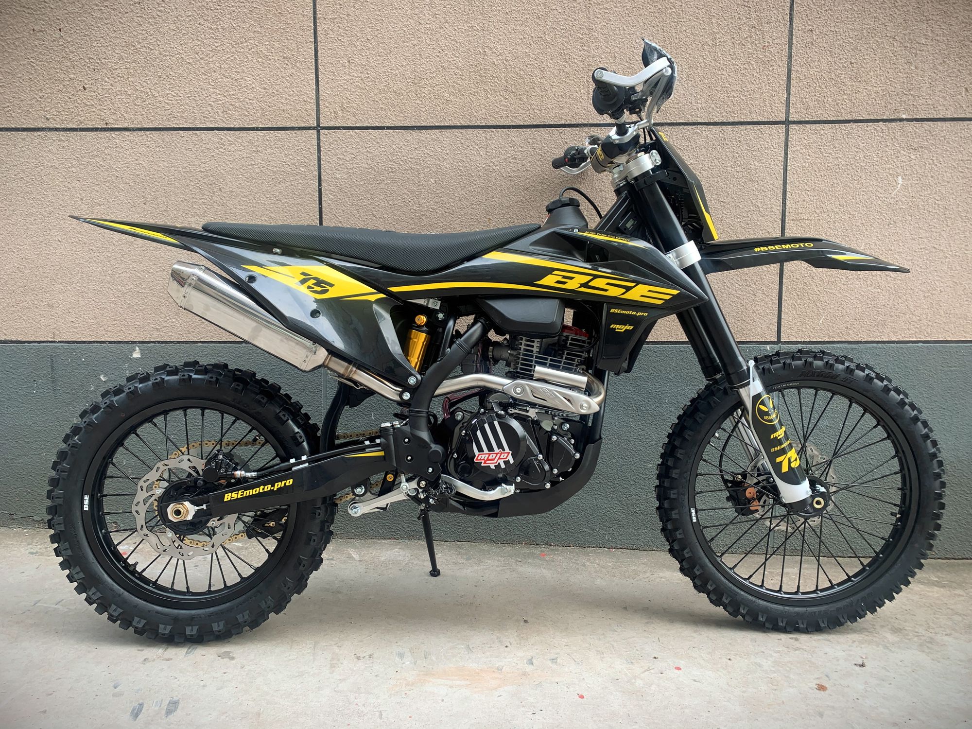 Кроссовый мотоцикл BSE T5 Black Twister (015)