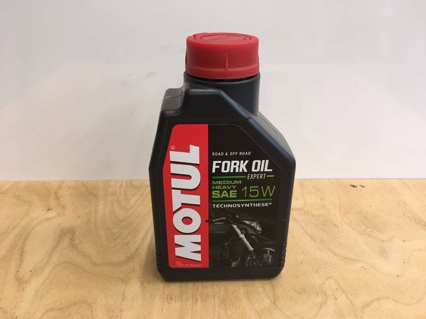 Масло вилочное Motul Fork Oil Expert Medium/Heavy15W (1л)