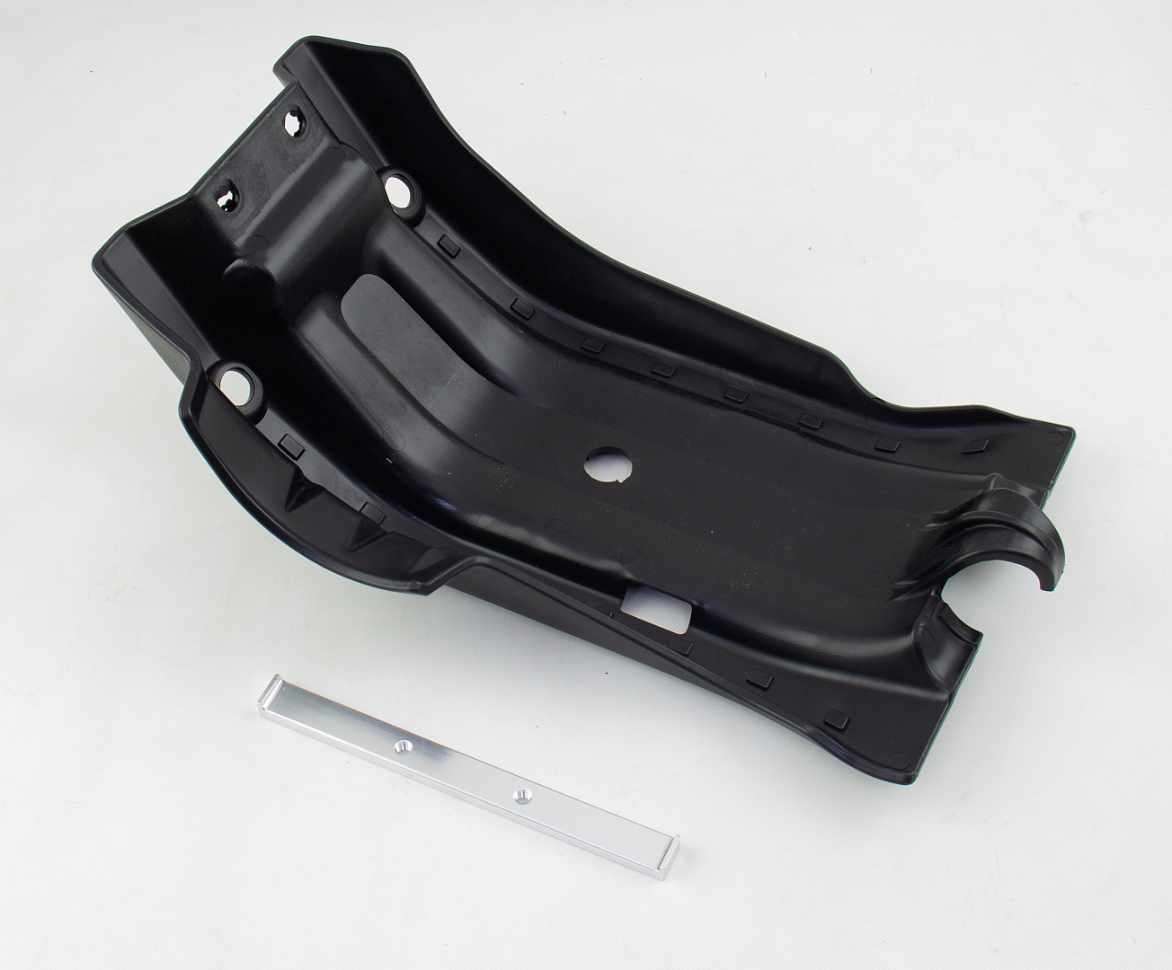 Защита картера AVANTIS HS (пластик) черная