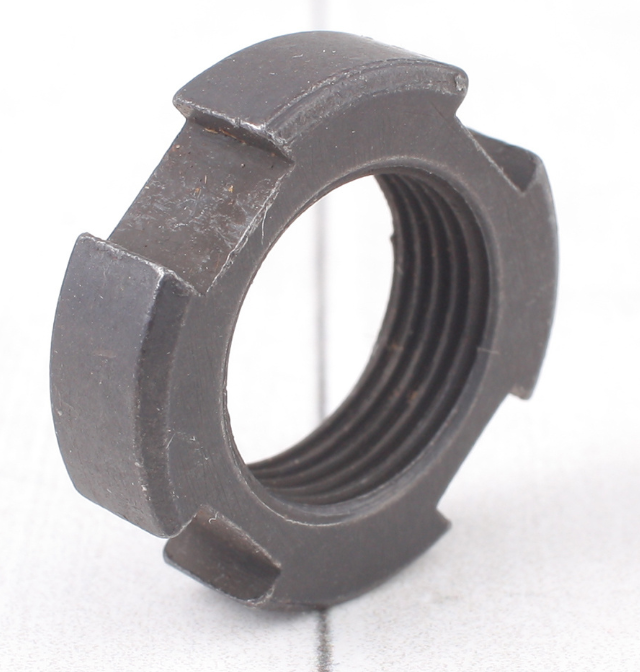 Гайка корзины сцепления и центробежного фильтра 172