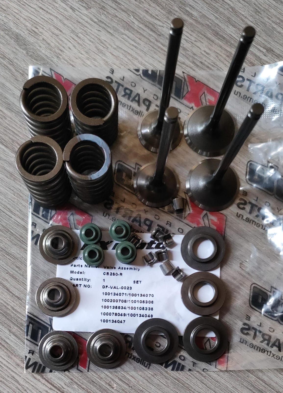 Ремкомплект клапанов CB250-R (172 -4v)