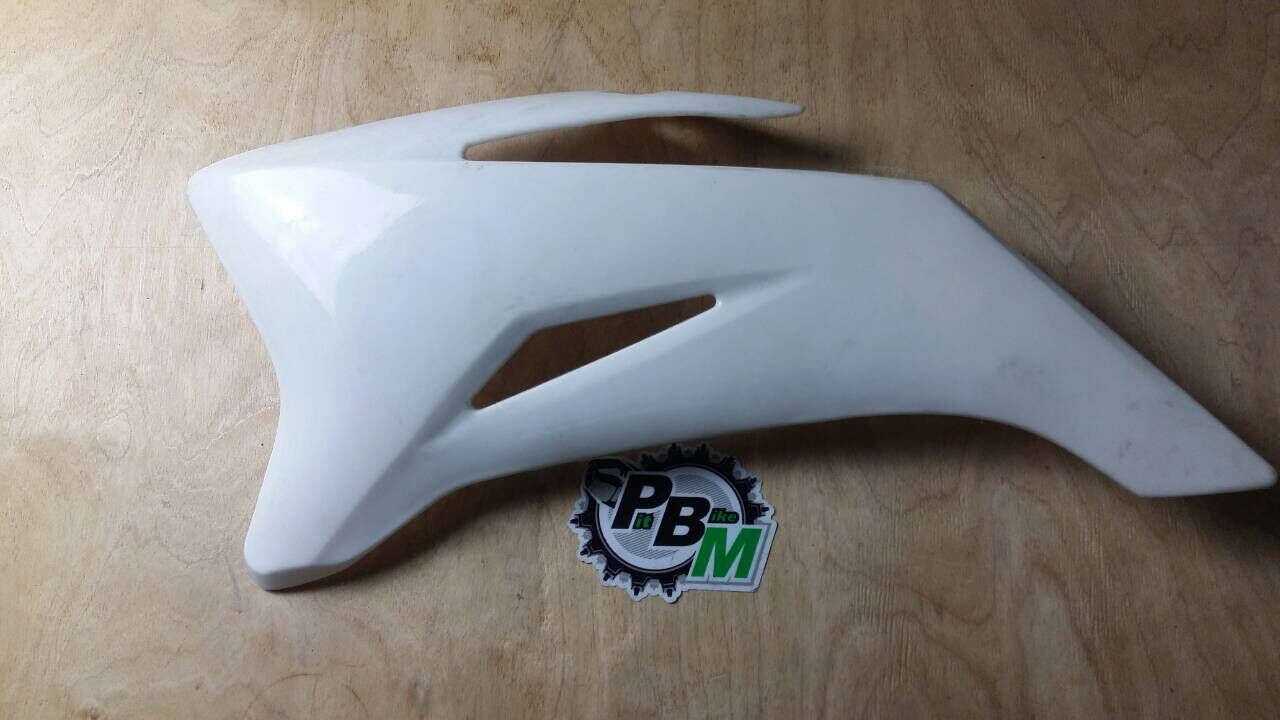 Обтекатель передний левый белый TTR