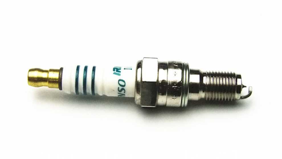 Свеча DENSO IUH27 (CR9EHIX9)